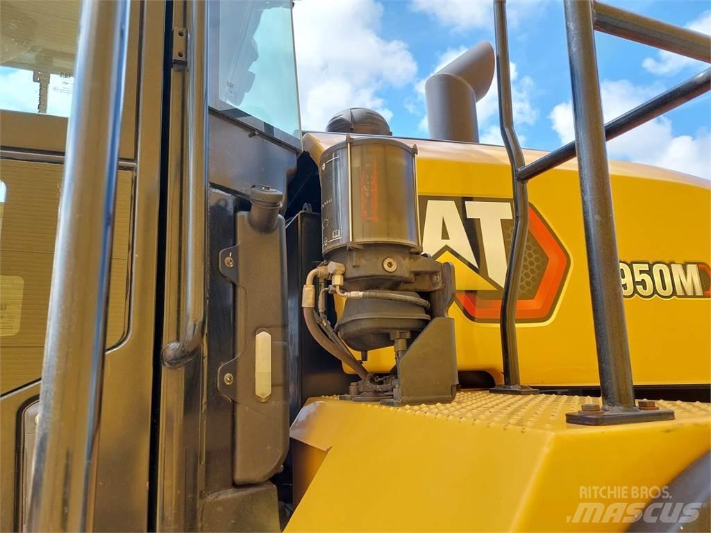 CAT 950M Фронтальные погрузчики