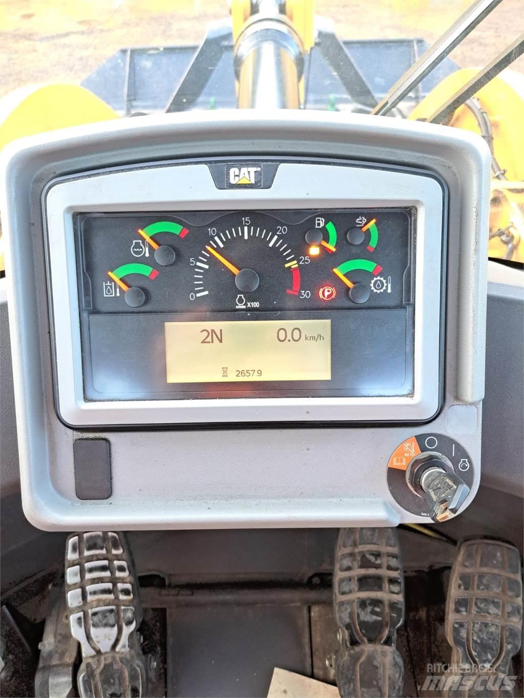 CAT 950M Фронтальные погрузчики