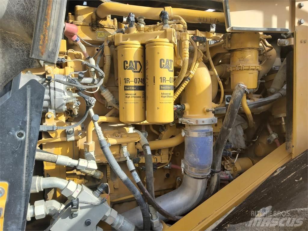 CAT 982M Фронтальные погрузчики