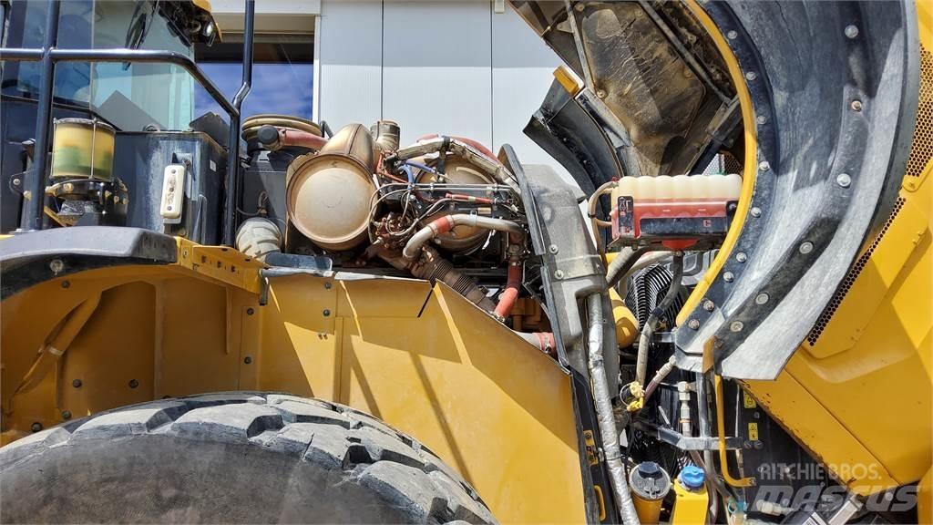 CAT 982M Фронтальные погрузчики