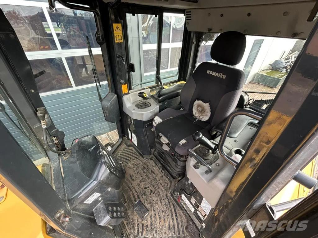 Komatsu D61PX-23 Гусеничные бульдозеры