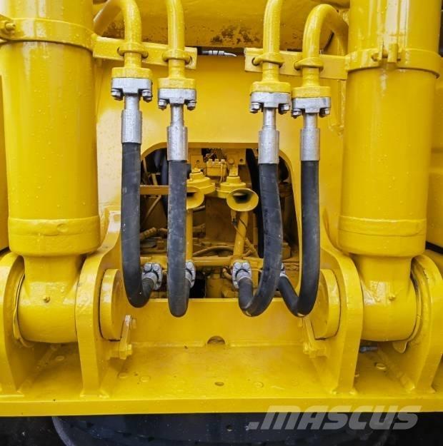 Komatsu PC220-8 Гусеничные экскаваторы