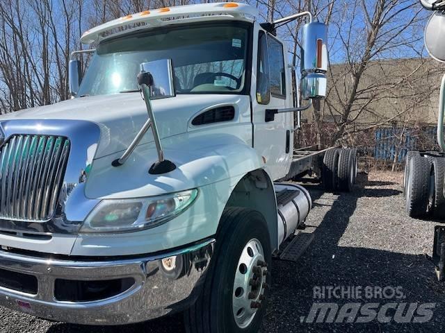 International 4400 Грузовики-платформы/боковая разгрузка