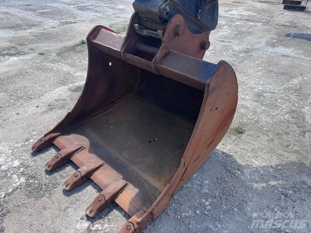 JCB JS 210 LC Гусеничные экскаваторы