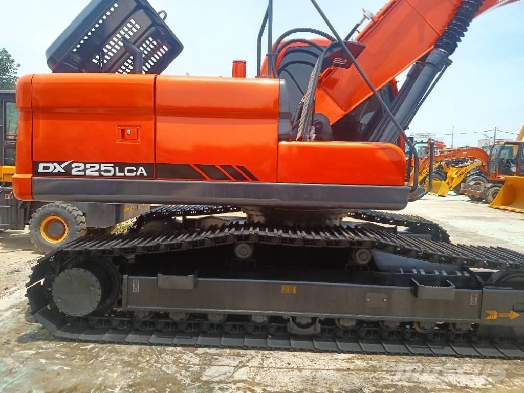 Doosan DX 225 Гусеничные экскаваторы