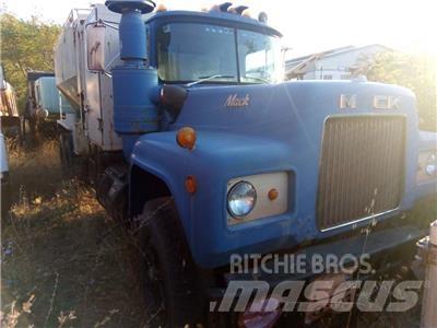 Mack R 600 Грузовики-Самосвалы