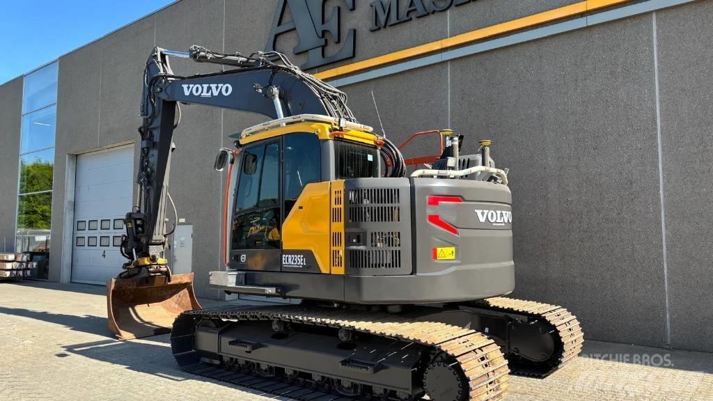 Volvo ECR 235 E Гусеничные экскаваторы