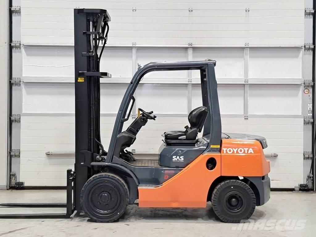 Toyota 02-8FDF30 Дизельные погрузчики