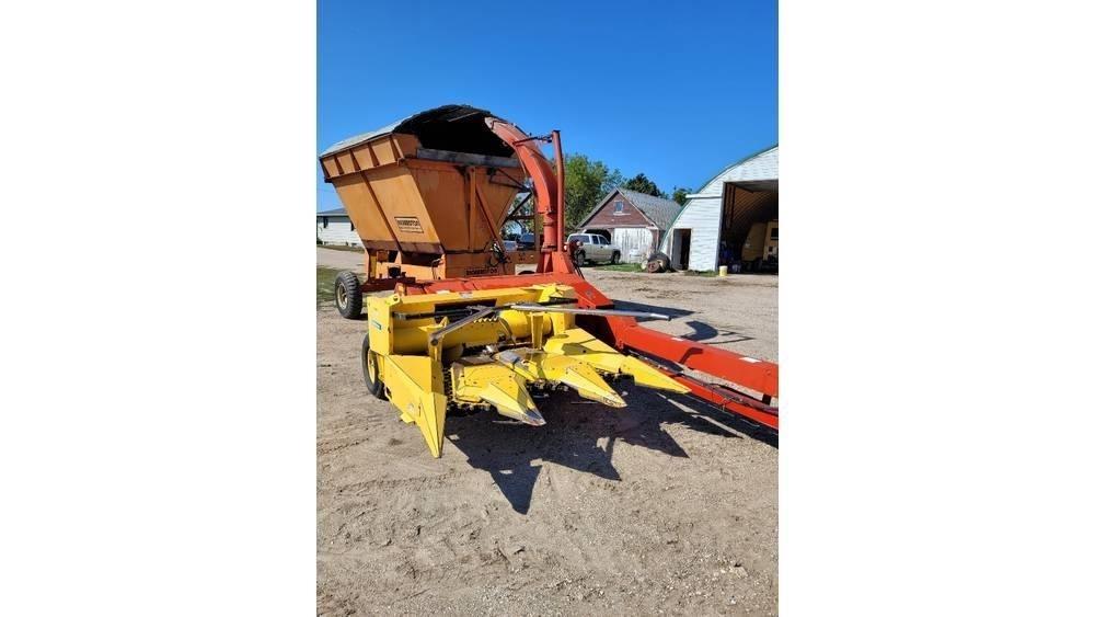 New Holland FP230 Прицепные кормоуборочные комбайны