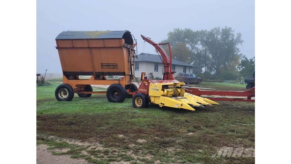 New Holland FP230 Прицепные кормоуборочные комбайны
