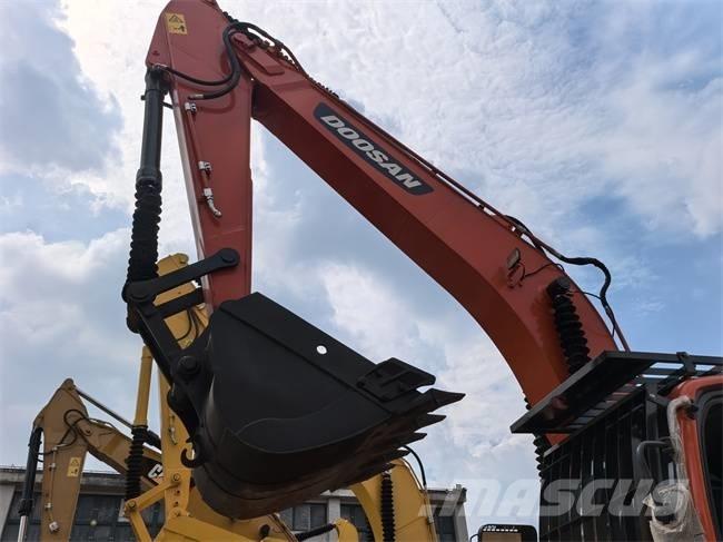 Doosan DX 225 LC Гусеничные экскаваторы