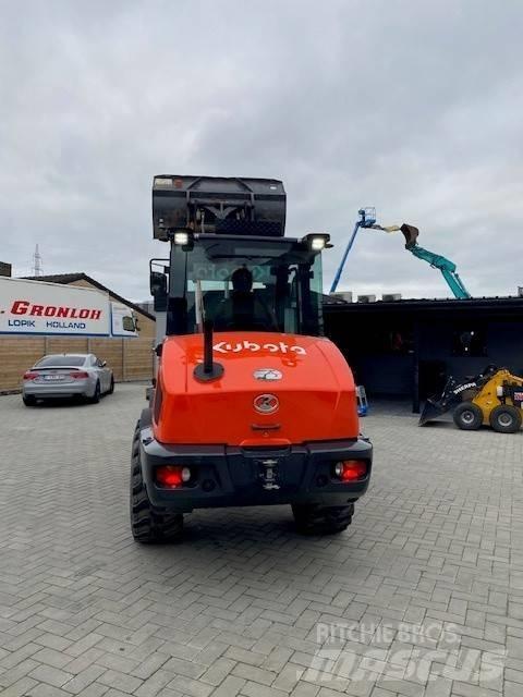 Kubota R 090 Фронтальные погрузчики
