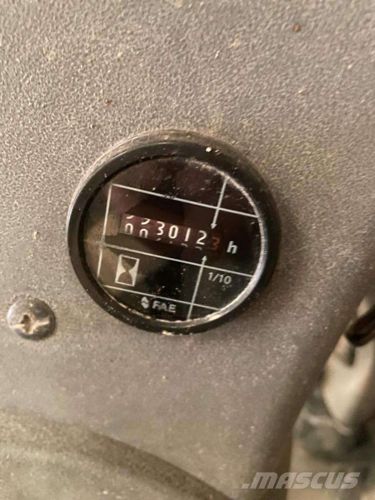 New Holland W 270 B Фронтальные погрузчики
