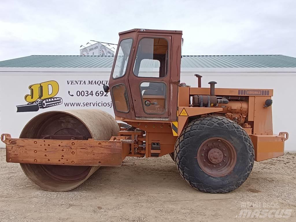 CASE W 1102 Уплотнители грунта