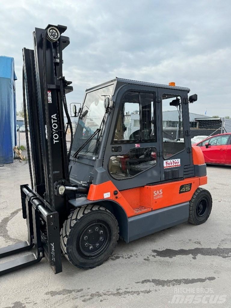 Toyota 7FBMF45 Электропогрузчики