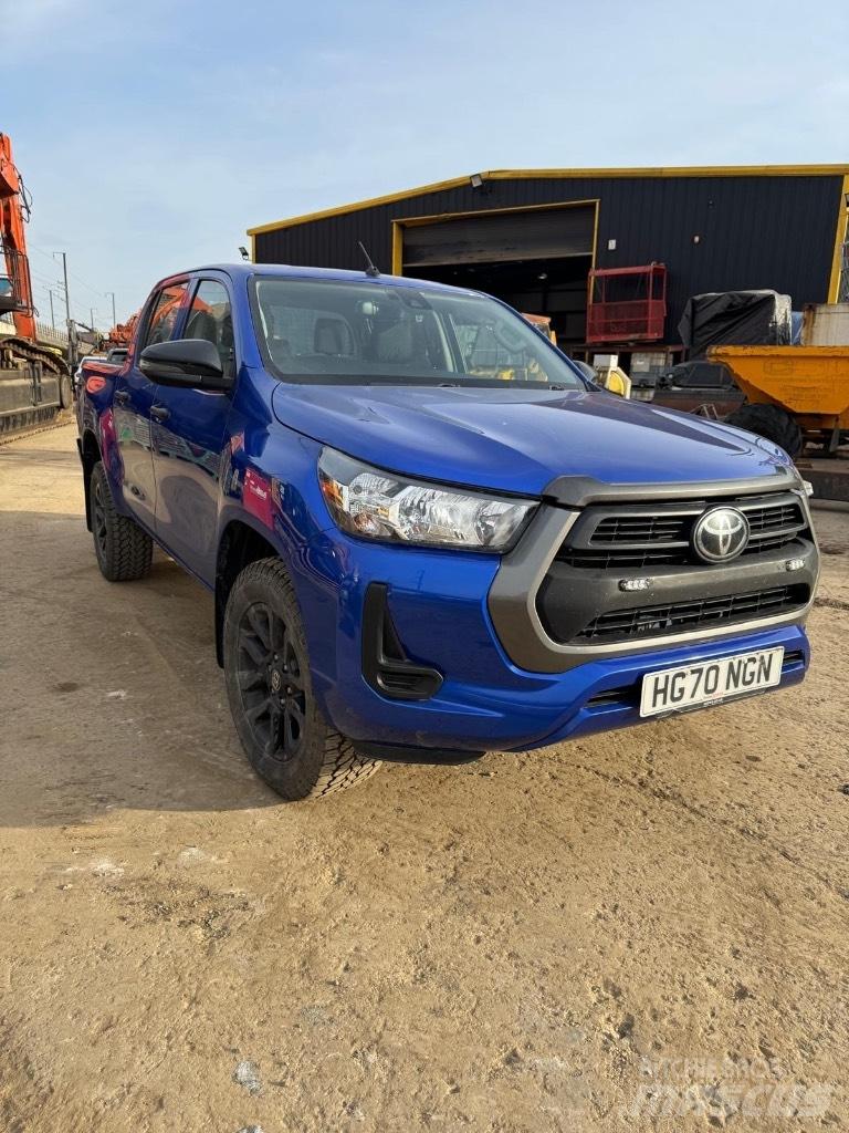Toyota Hilux Active Бортовые фургоны