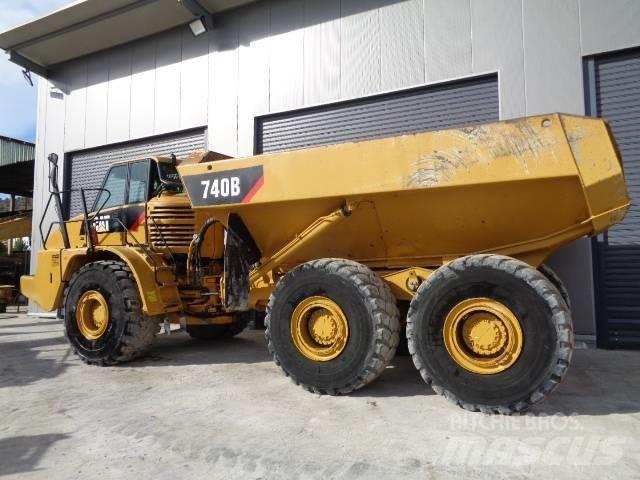 CAT 740 Шарнирно-сочленённые самосвалы
