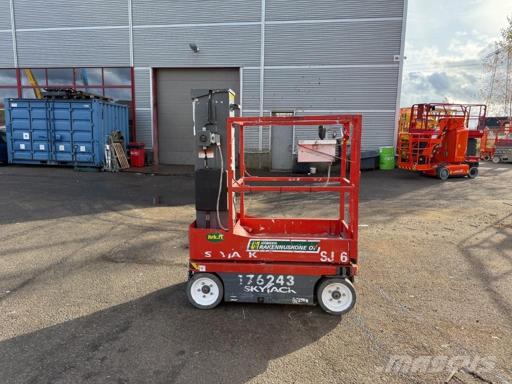 SkyJack SJ 16 Вертикальные мачтовые подъемники