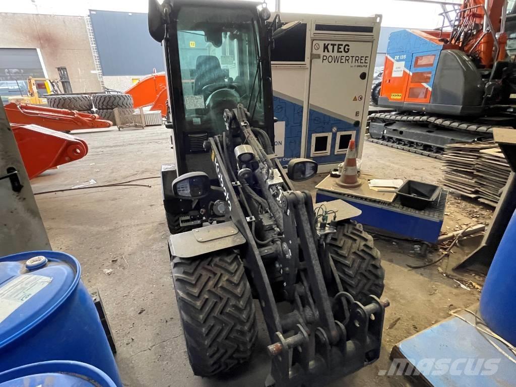Kubota RT220-2e Фронтальные погрузчики