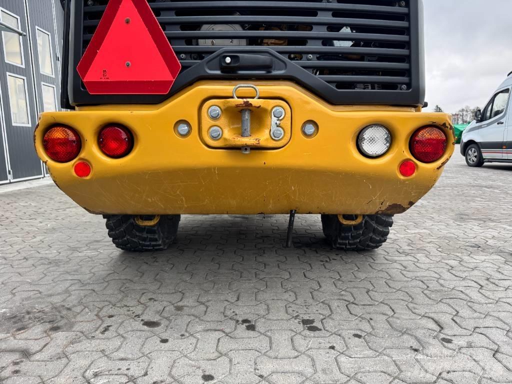 CAT 906M 35 km/h Фронтальные погрузчики