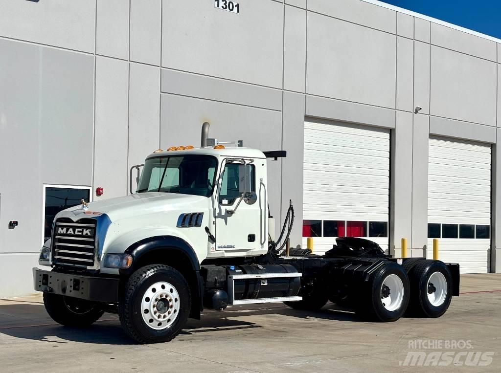 Mack Granite Седельные тягачи