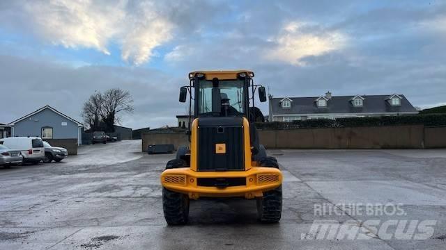 JCB 411 Фронтальные погрузчики