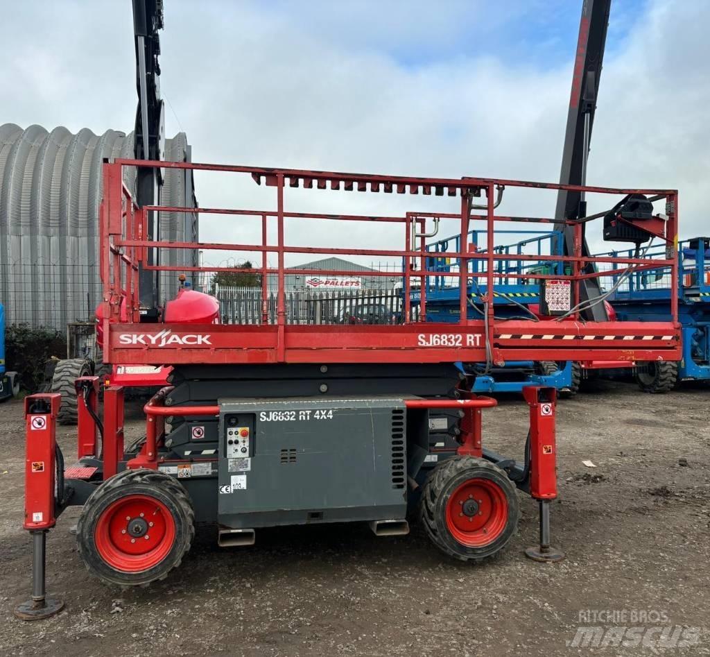 SkyJack SJ 6832 RT Ножничные подъемники