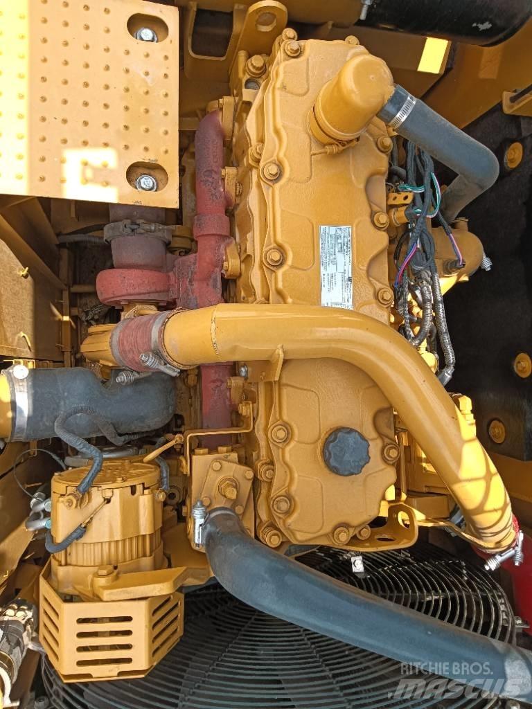 CAT 324D2 Малые экскаваторы 7т-12т