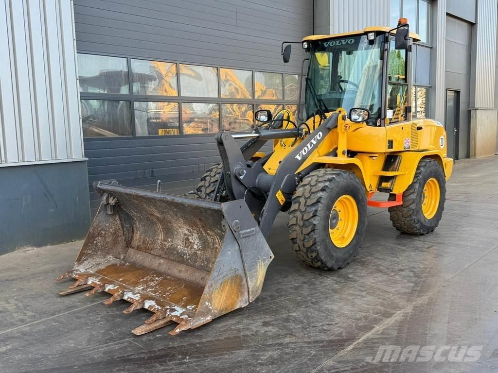 Volvo L30G Фронтальные погрузчики