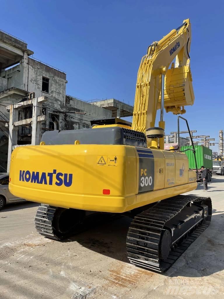 Komatsu PC300-7 Гусеничные экскаваторы