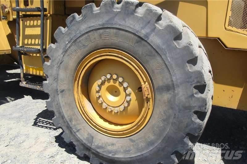 CAT 938H Фронтальные погрузчики