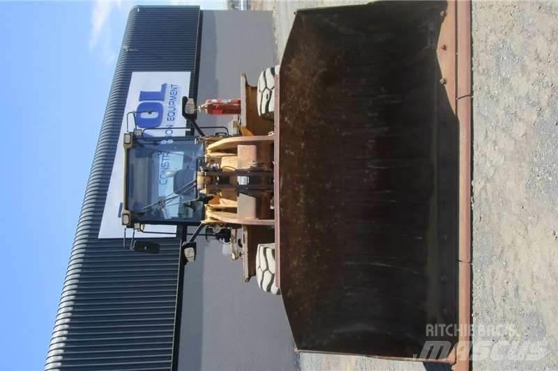 CAT 938H Фронтальные погрузчики