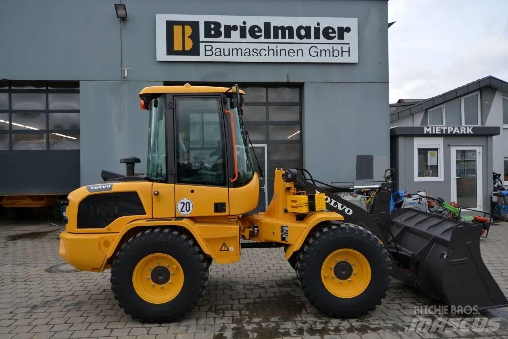 Volvo L 30 H Фронтальные погрузчики