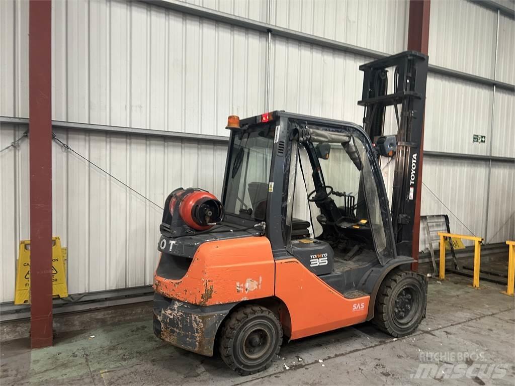 Toyota 02-8FGJF35 Газовые погрузчики