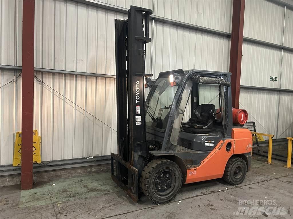 Toyota 02-8FGJF35 Газовые погрузчики