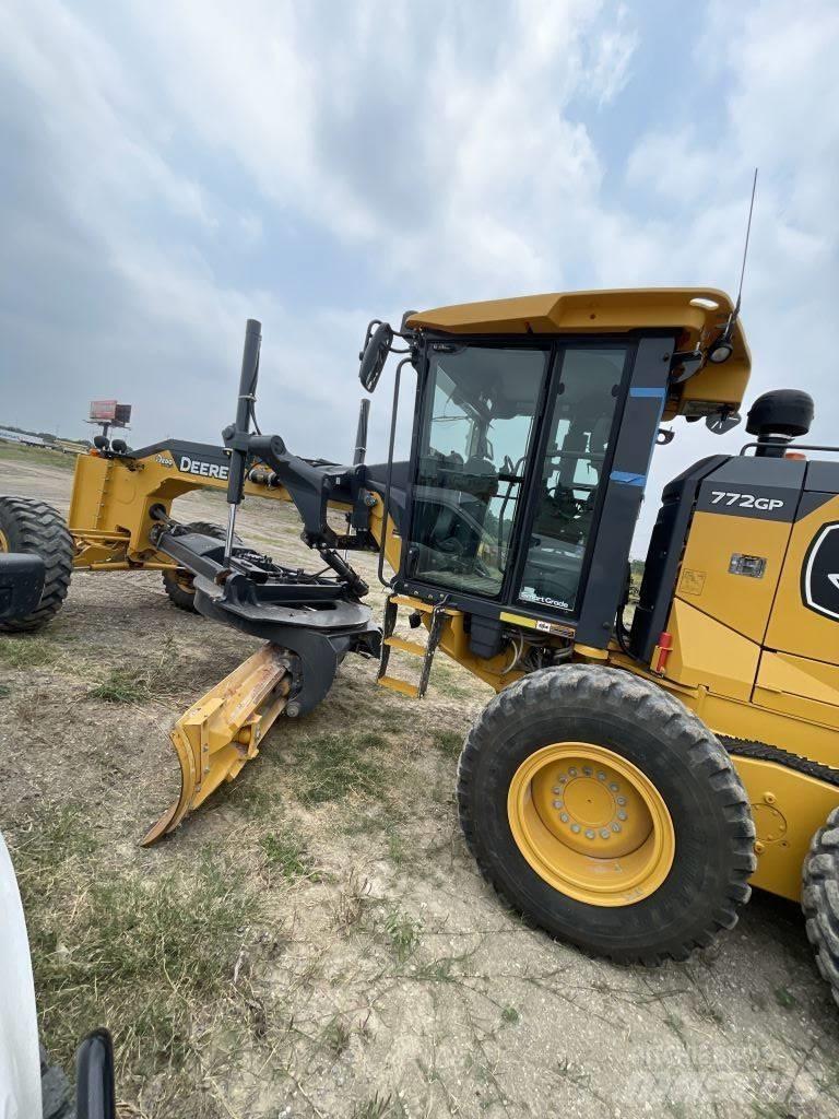 John Deere 772 GP Грейдеры
