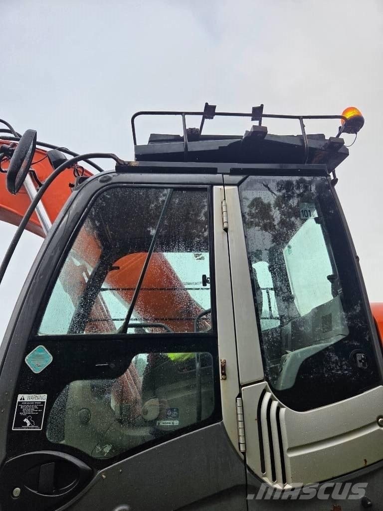 Hitachi ZX 210 LC-3 Гусеничные экскаваторы