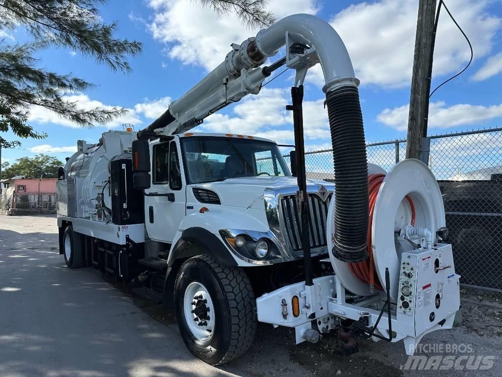 International 7400 Ассенизаторские машины