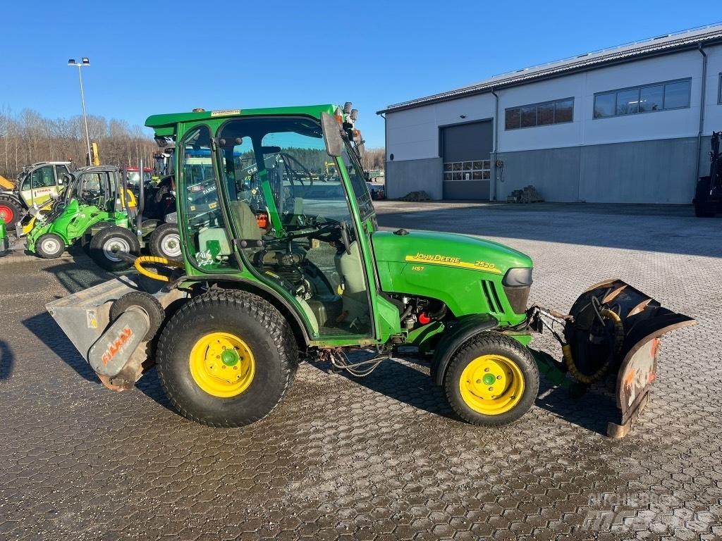 John Deere 2520 HST Коммунальные тракторы