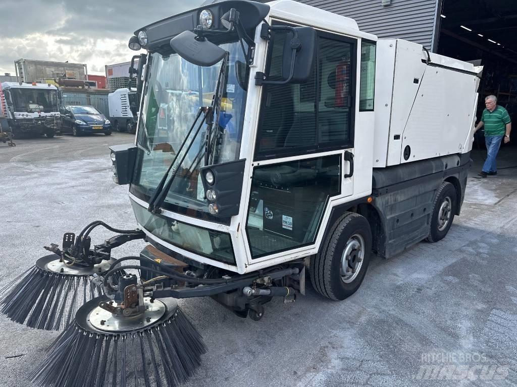 Schmidt Swingo 200 Вакуумные уборочные машины