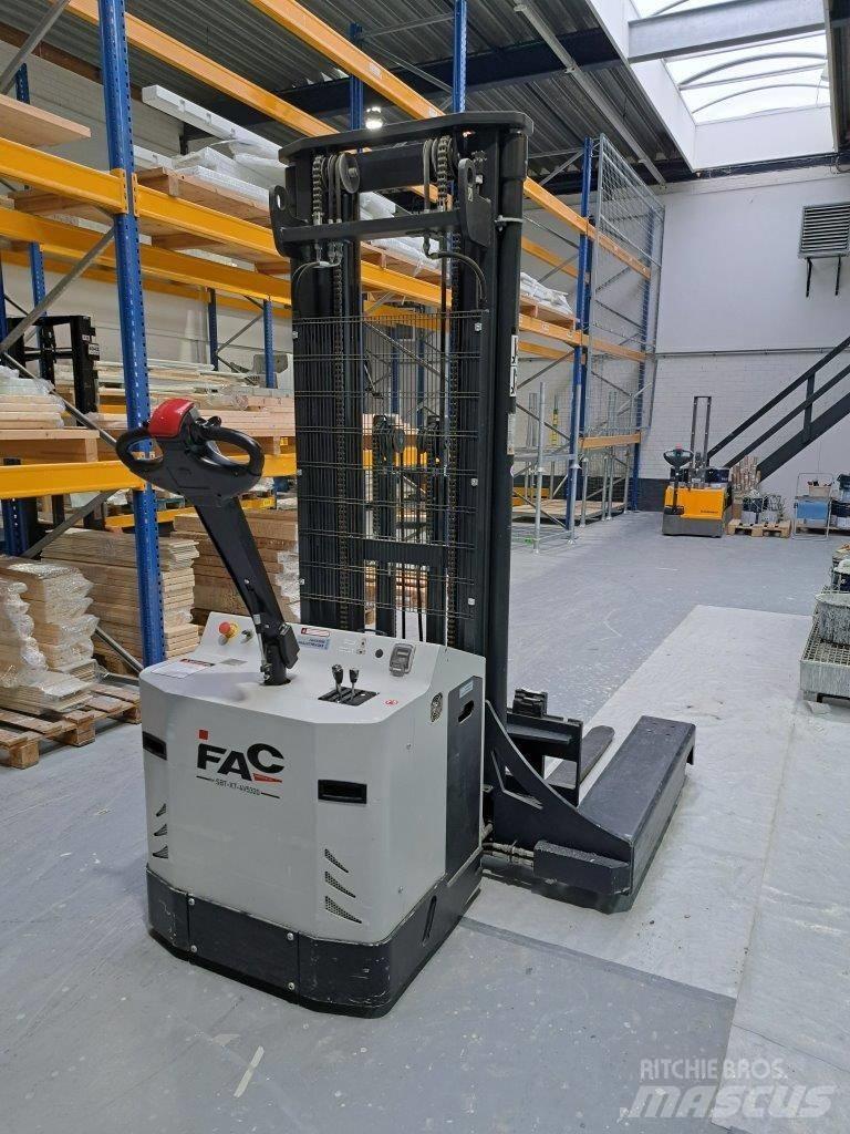 Combilift CSI Ручные штабелёры с электроподъёмом