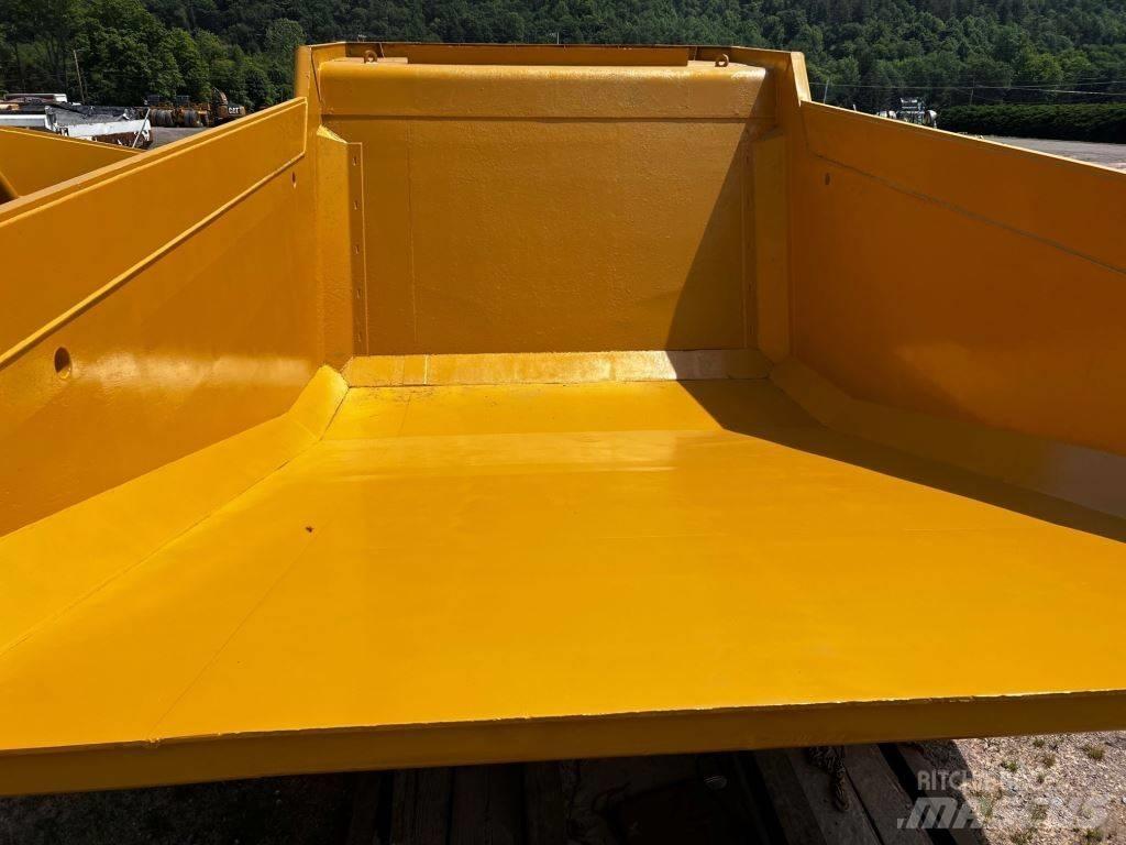 CAT 773G Шарнирно-сочленённые самосвалы