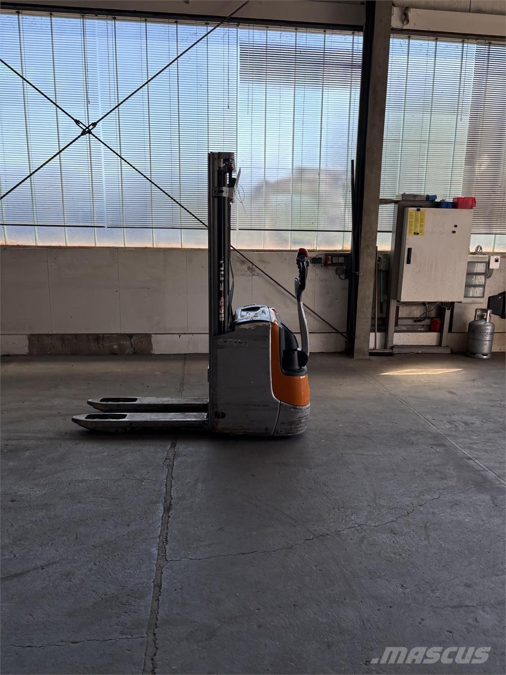 Still EXV 12i Самоходные электроштабелёры