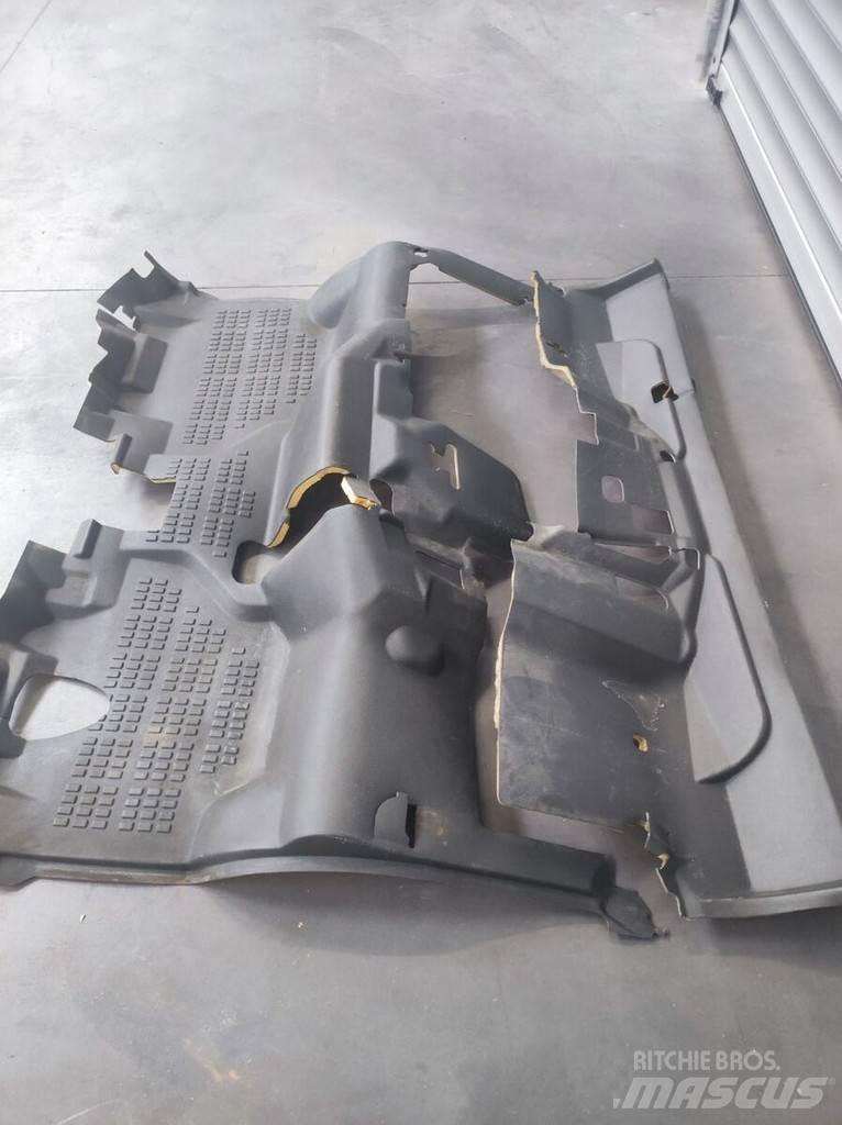 Nissan Floor Mat Кабины