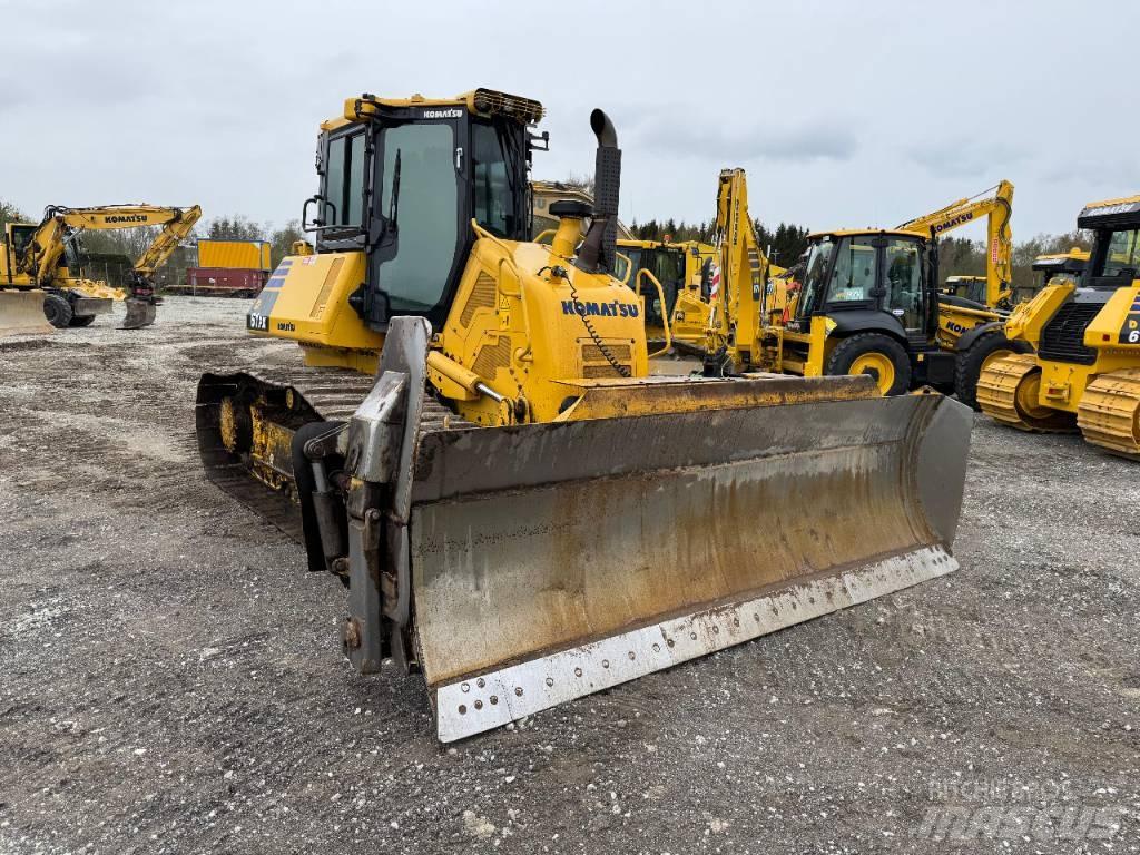 Komatsu D 61 PX-24 Гусеничные бульдозеры