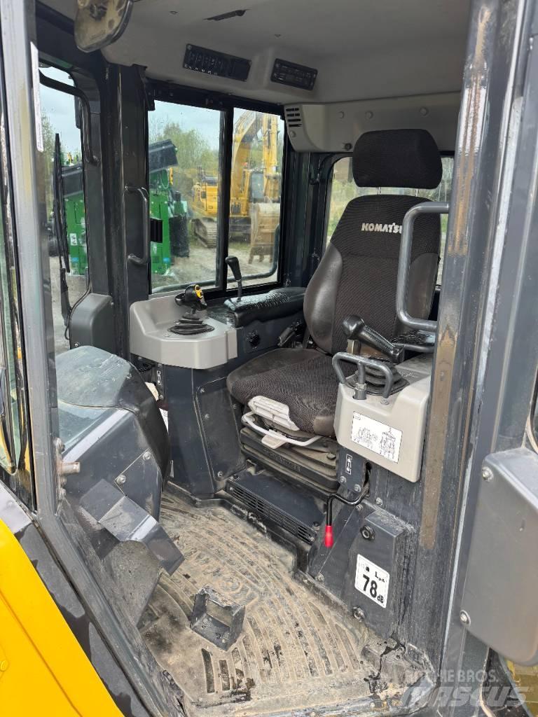 Komatsu D 61 PX-24 Гусеничные бульдозеры