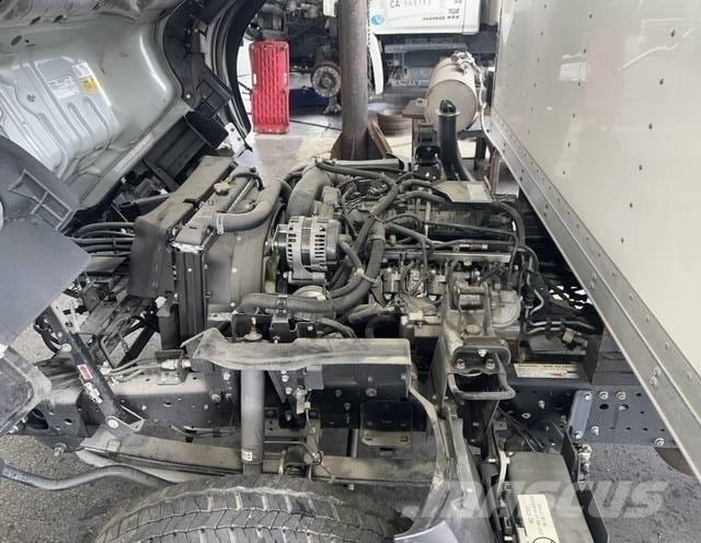 Isuzu NPR Грузовики-Фургоны