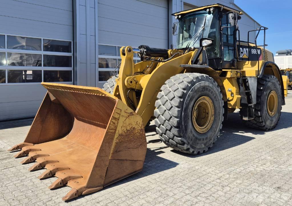 CAT 966M Фронтальные погрузчики
