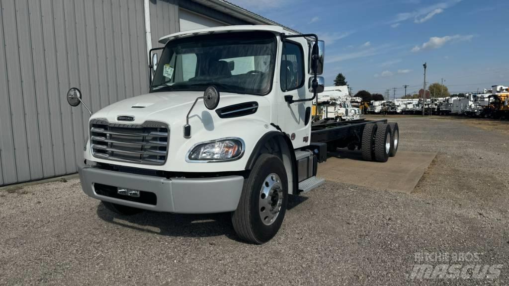 Freightliner M2 Шасси с кабиной