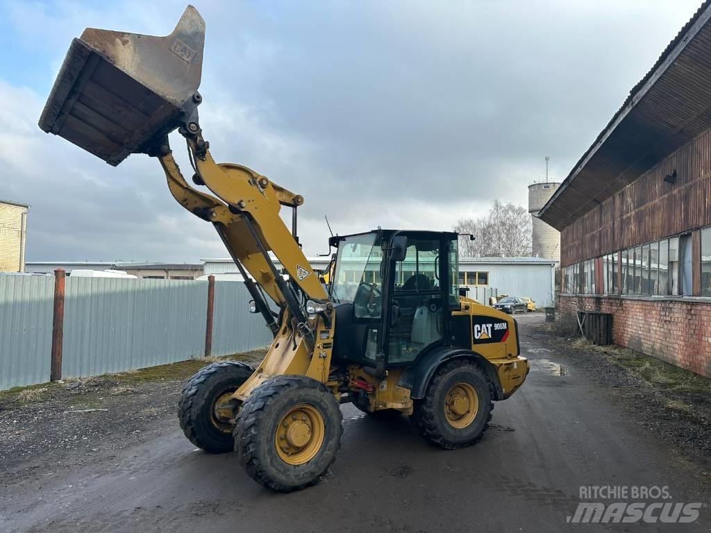 CAT 906 Фронтальные погрузчики